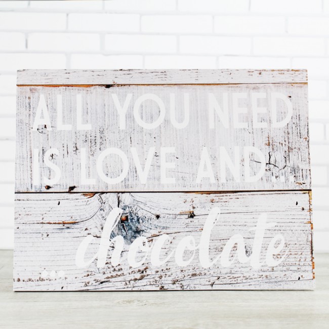 Cartel All You Need Is Love and...: Decoración y detalles