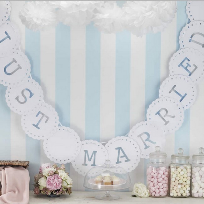 Guirnalda Just Married de cartulina blanca