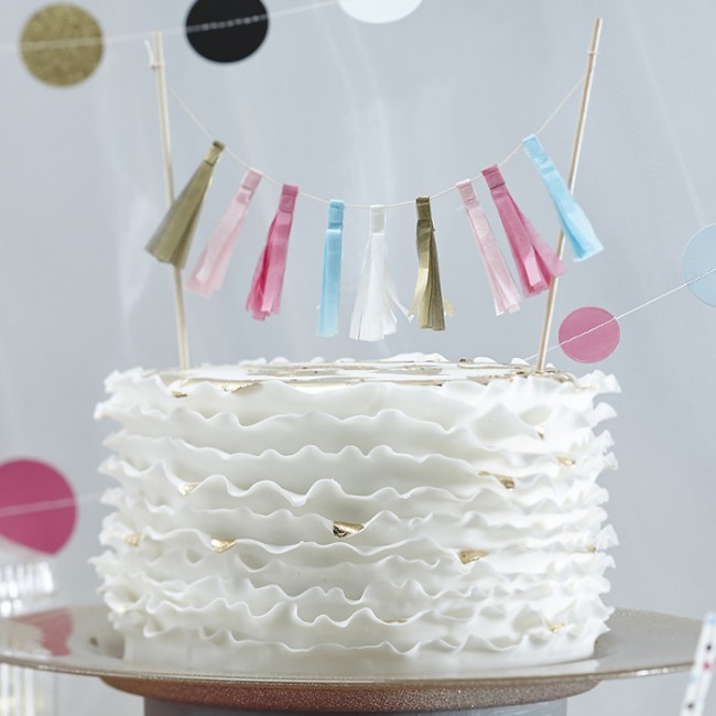 Decoración de tarta con guirnaldas de tiras de papel | Una Boda Original